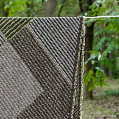 Coperta in cotone a righe sottili con nappe - image 4