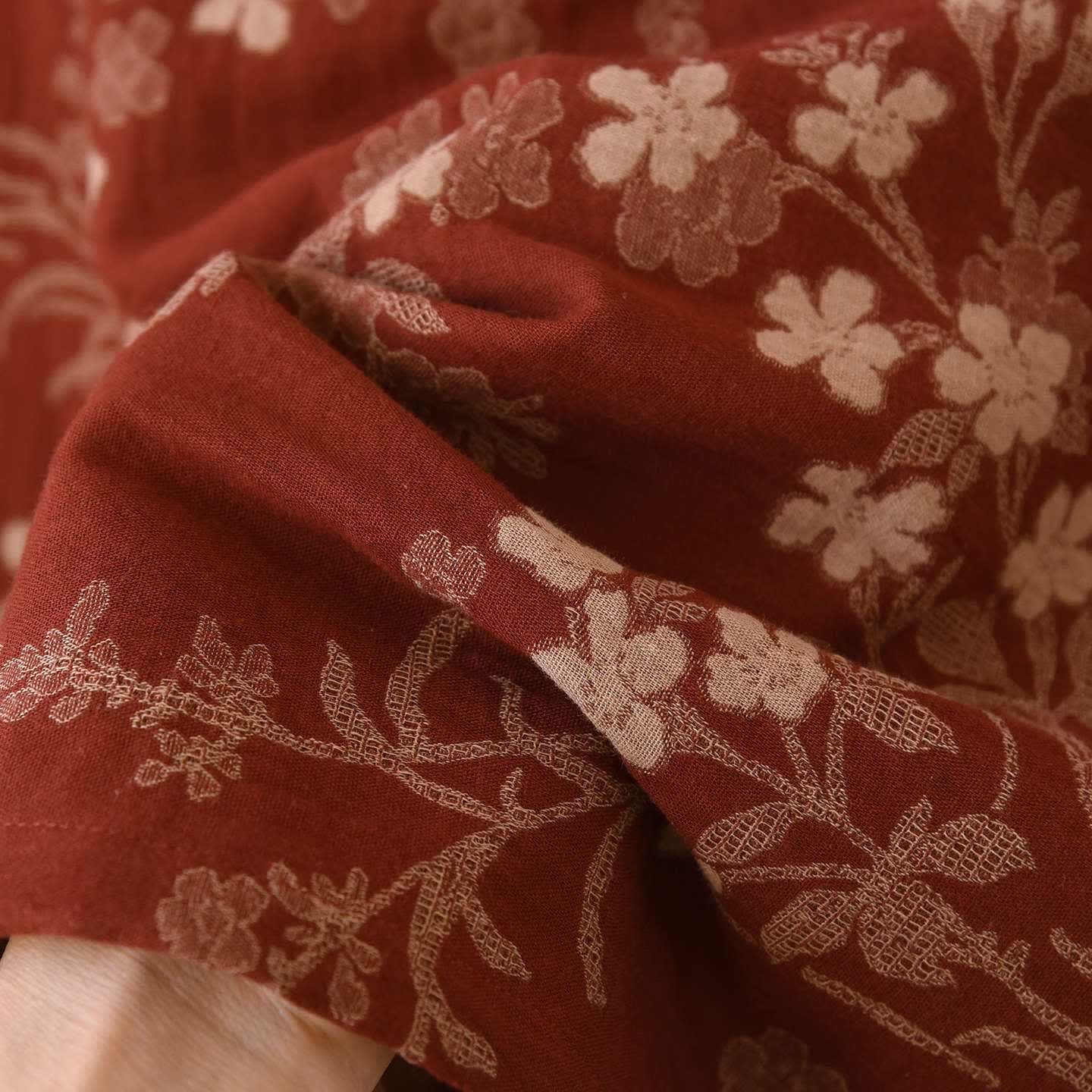 Pigiama in garza di cotone jacquard con motivo a fiori di prugna - image 6