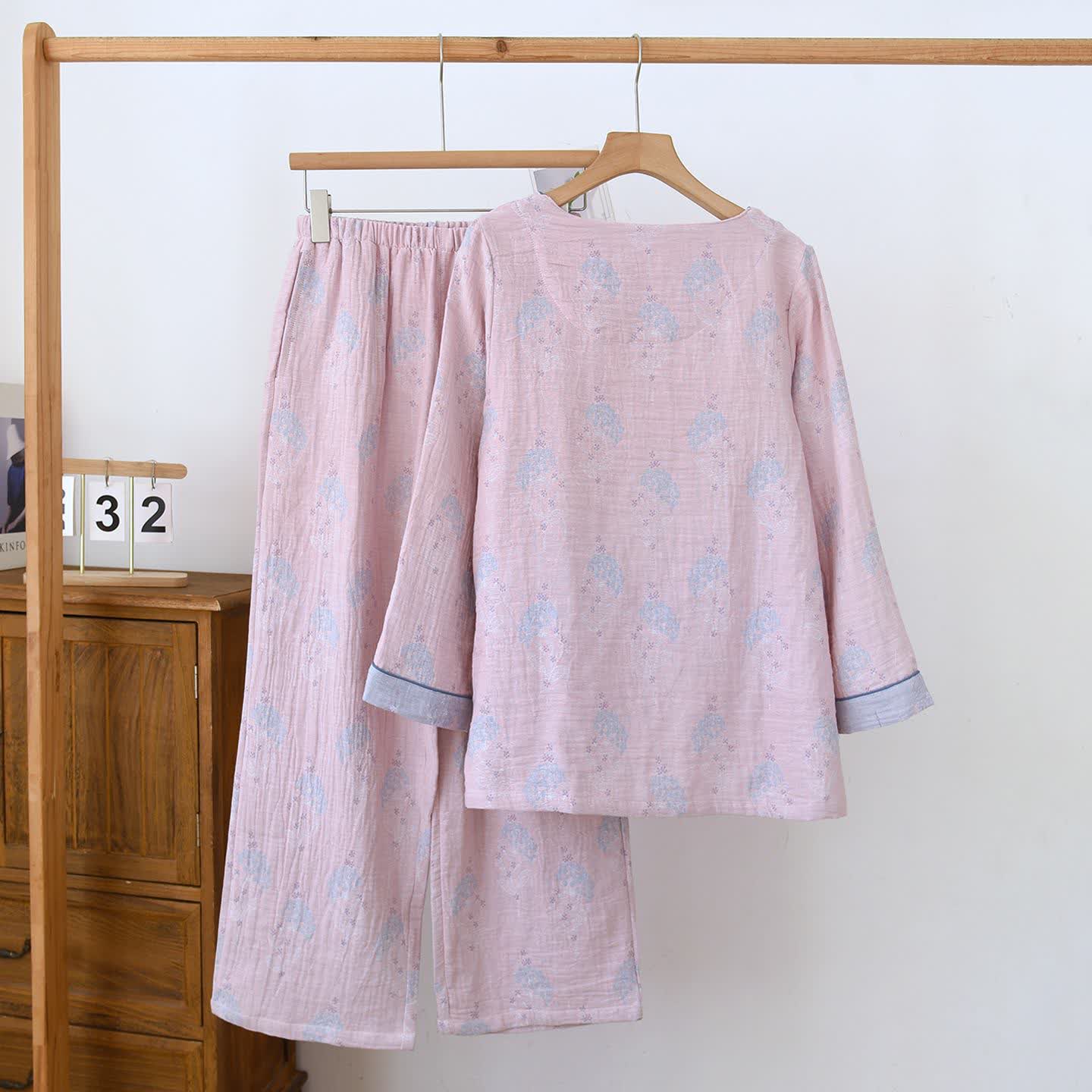 Pigiama vintage in cotone con stampa floreale tenue - image 3