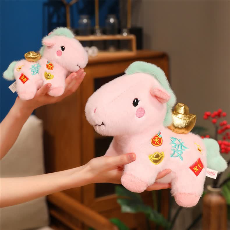 Decorazione di peluche a forma di cavallo fortunato rosa - image 7