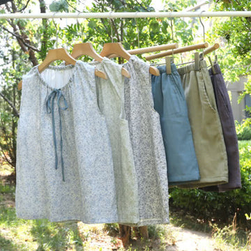 Pigiama completo con canotta e pantaloncini in cotone a fiori piccoli - image 0
