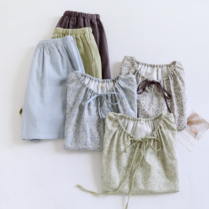Pigiama completo con canotta e pantaloncini in cotone a fiori piccoli - image 1
