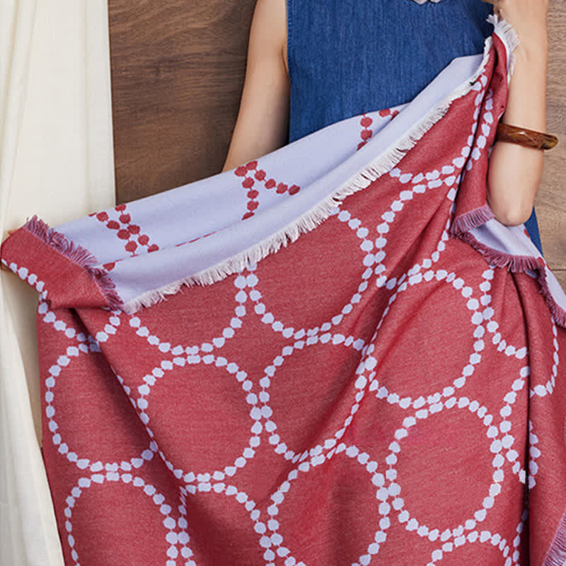 Coperta reversibile con motivo a cerchi e nappe - image 5