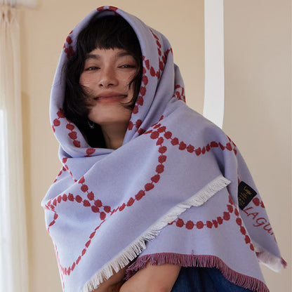Coperta reversibile con motivo a cerchi e nappe - image 10