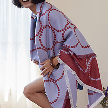 Coperta reversibile con motivo a cerchi e nappe - image 12