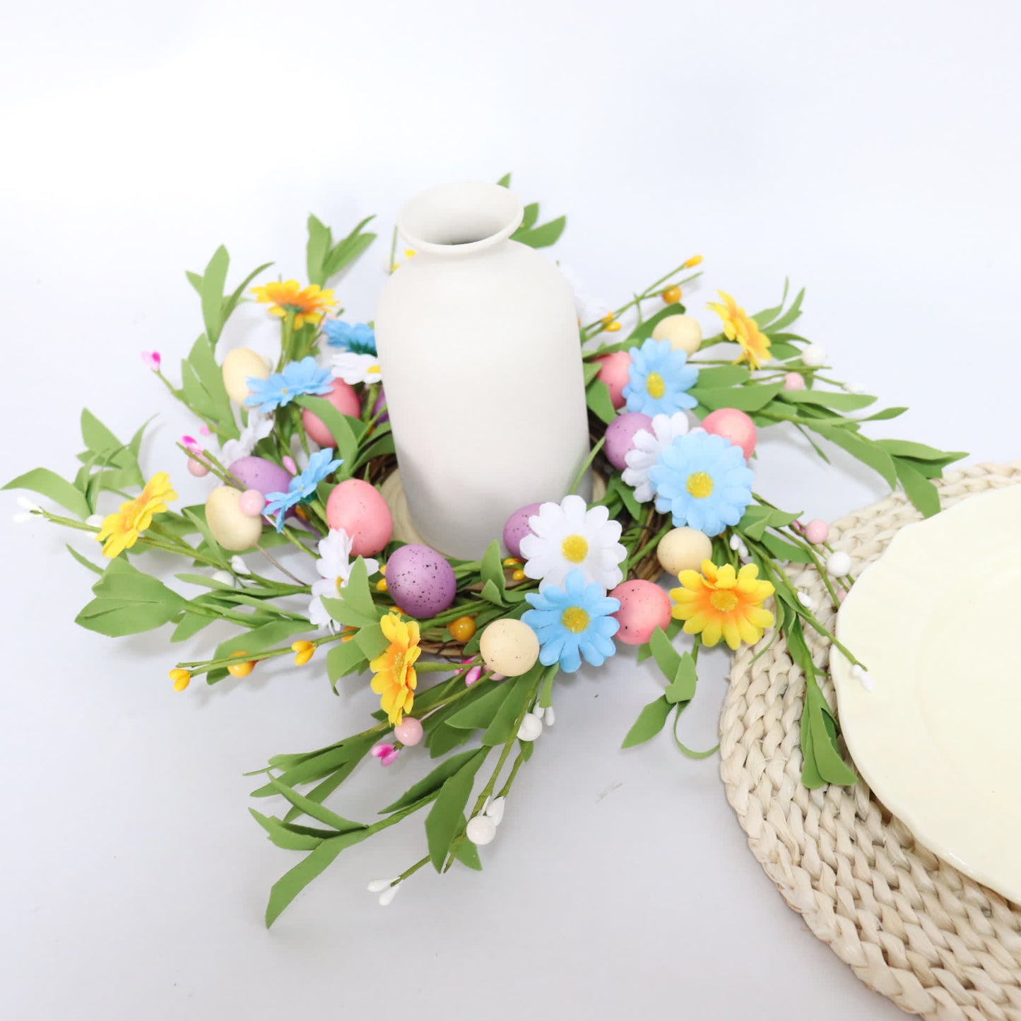 Corona di candele a forma di uovo di Pasqua con fiori di campo - image 3