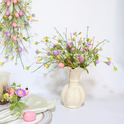 Ramo di uova di Pasqua con foglie verdi e fiori - image 1