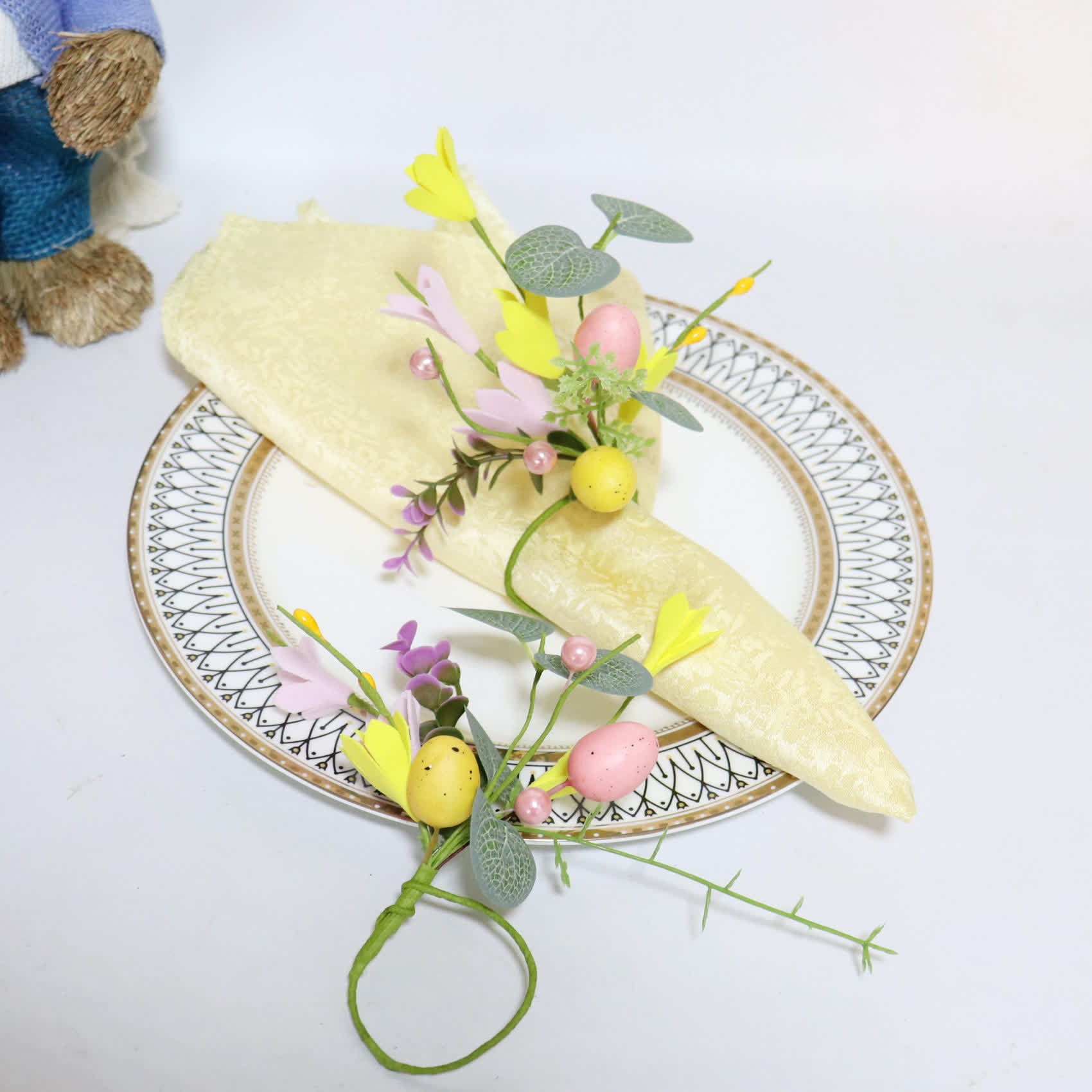 Set di anelli per tovaglioli con uova di Pasqua e forsizia primaverile - image 2
