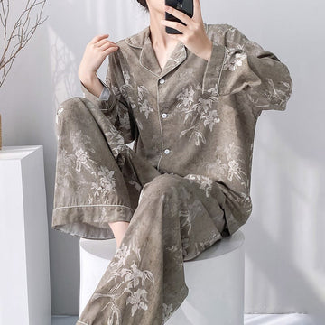 Elegante pigiama con stampa floreale di gigli. - image 0