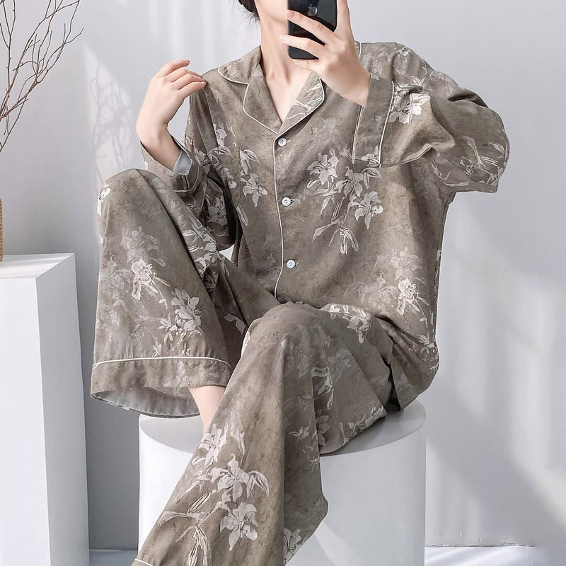 Elegante pigiama con stampa floreale di gigli. - image 0