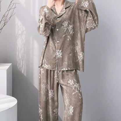 Elegante pigiama con stampa floreale di gigli. - image 2