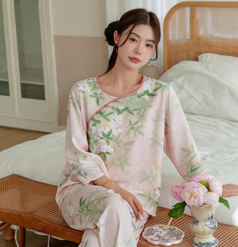 Set pigiama con motivo floreale e foglie in stile orientale - image 2