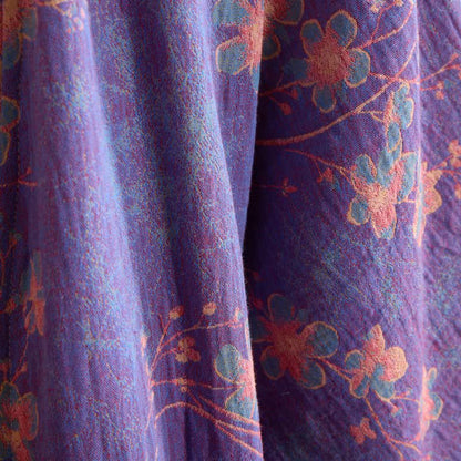 Accappatoio in cotone a maniche corte con motivo floreale e rami. - image 6