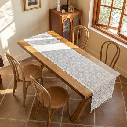Elegante runner da tavola con nappe in pizzo floreale. - image 3