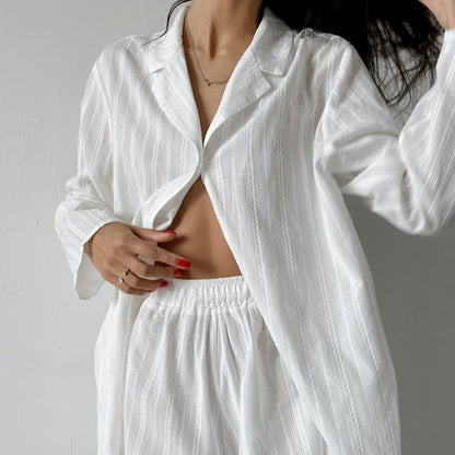 Completo pigiama a righe in stile minimalista - image 4