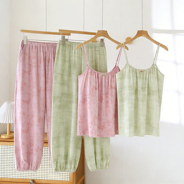 Completo da notte composto da canotta e pantaloni in cotone con stampe artistiche ispirate all'acquerello. - image 0