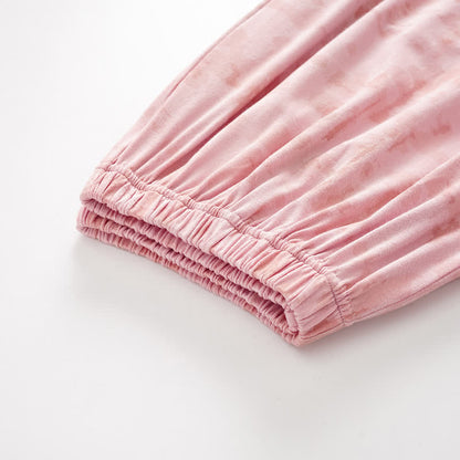 Completo da notte composto da canotta e pantaloni in cotone con stampe artistiche ispirate all'acquerello. - image 9