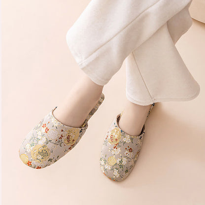 Pantofole da casa in raso ricamato in stile Chinoiserie - image 10