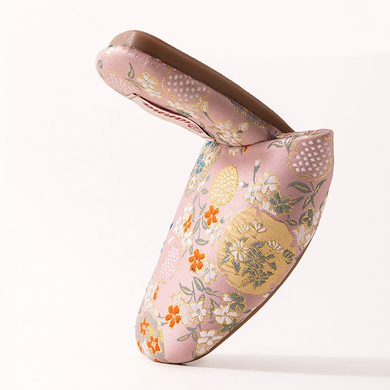 Pantofole da casa in raso ricamato in stile Chinoiserie - image 6