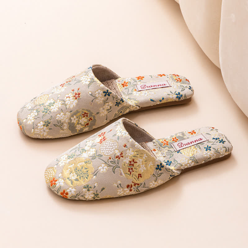 Pantofole da casa in raso ricamato in stile Chinoiserie - Beige - L - image 11