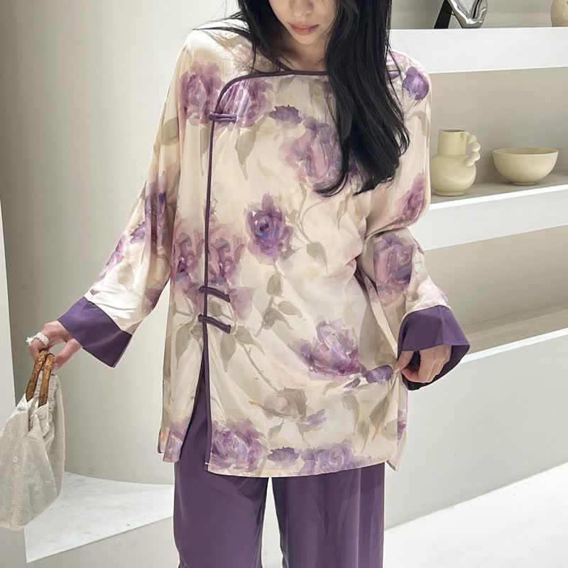 Set pigiama con stampa floreale viola ad acquerello, ispirato allo stile orientale. - image 1
