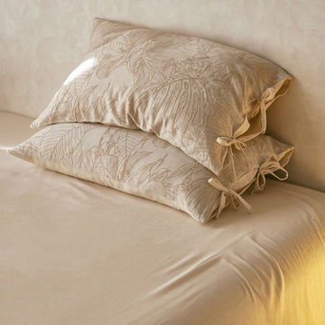 Federe con fiocco a tema botanico tropicale (2 pezzi) - Marrone chiaro - 48 cm x 74 cm - image 0