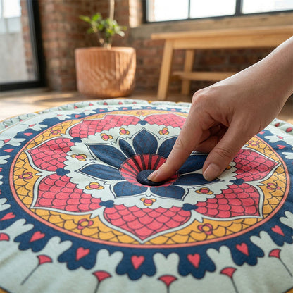 Cuscino decorativo con motivo mandala bohémien a foglie - image 1
