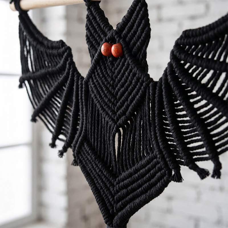 Decorazione da parete a forma di pipistrello in macramè gotico con nappe. - image 1