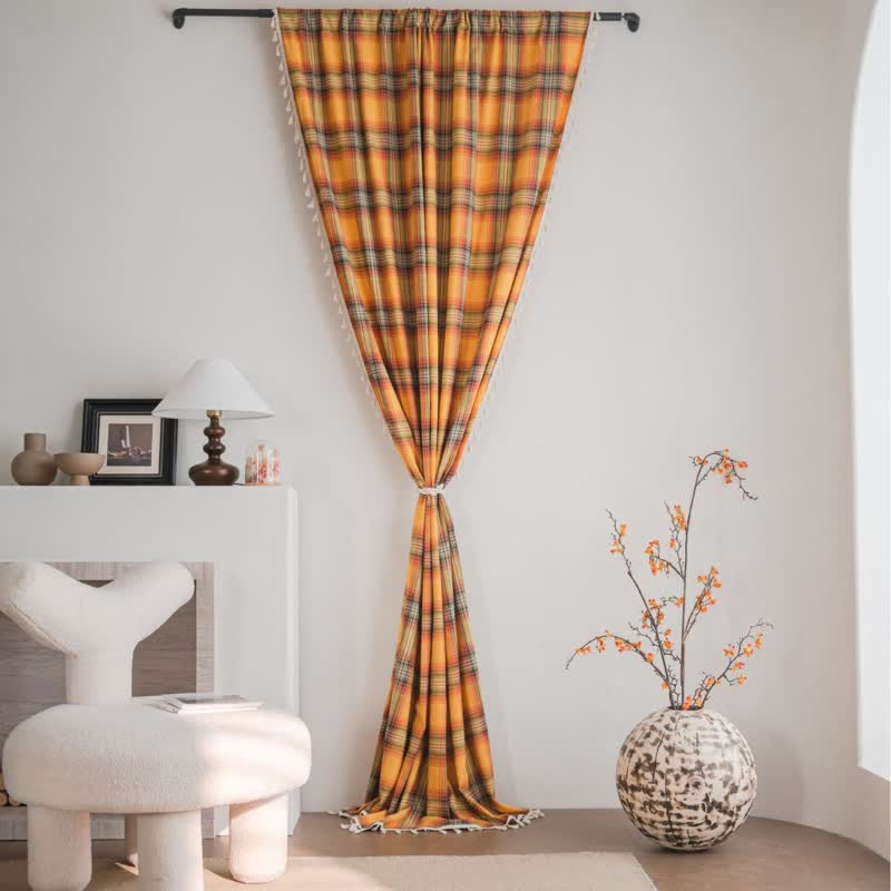 Tenda a nappe in stile rustico con motivo a quadri arancioni. - image 0