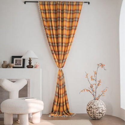 Tenda a nappe in stile rustico con motivo a quadri arancioni. - image 0
