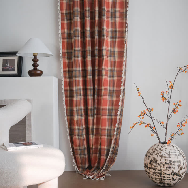 Tenda a pieghe con nappe in stile rustico color ruggine a quadri. - image 5