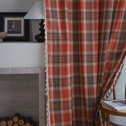 Tenda a pieghe con nappe in stile rustico color ruggine a quadri. - image 8