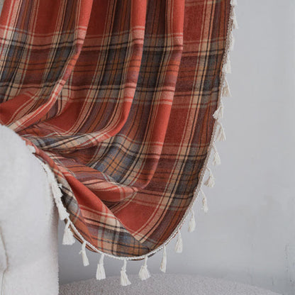Tenda a pieghe con nappe in stile rustico color ruggine a quadri. - image 4