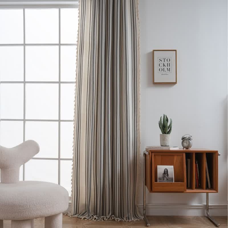 Tenda a nappe a righe grigie e bianche - image 1