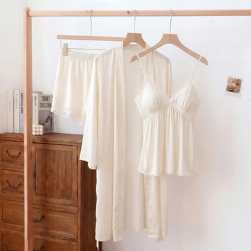 Completo da casa elegante con finiture in pizzo. - Bianco - Canotta, pantaloncini e vestaglia - 2XL - image 0