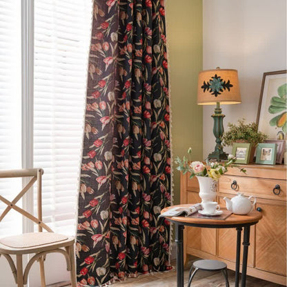 Tenda jacquard con motivo floreale di tulipani e nappe - image 1