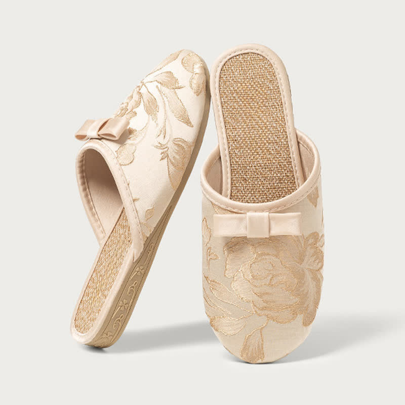 Pantofole in lino ricamate con punta chiusa - Beige - XL - image 9