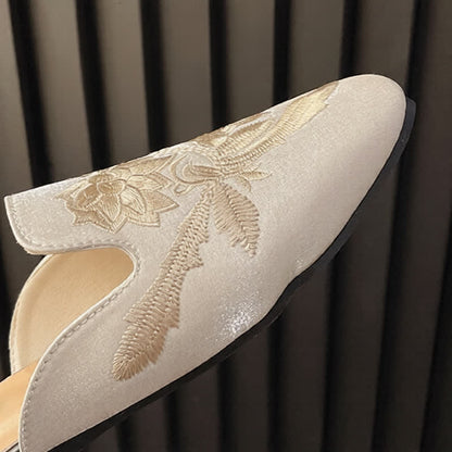 Eleganti mocassini a punta con ricami floreali. - image 7