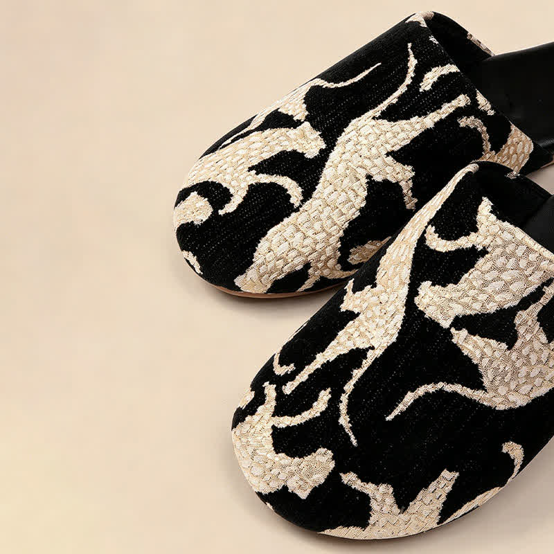Pantofole da interno chiuse con motivo animalier jacquard - image 4