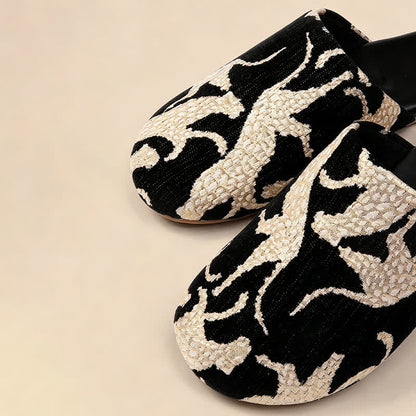 Pantofole da interno chiuse con motivo animalier jacquard - image 4
