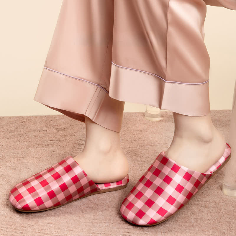 Pantofole da casa a quadri traspiranti con effetto satinato. - image 4