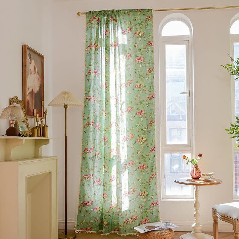 Tenda rustica con rose verdi e nappe - image 2