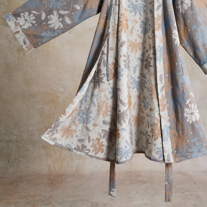 Kimono in garza di cotone grigia con stampa floreale - image 4