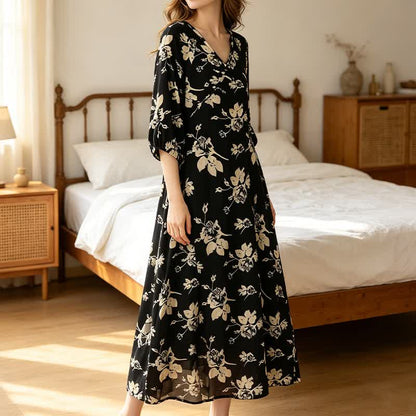Elegante abito da casa con scollo a V e stampa floreale. - image 2