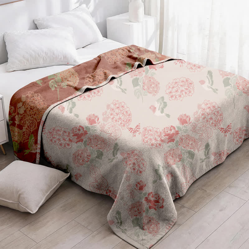 Trapunta jacquard color rosa pastello con ortensie - image 2