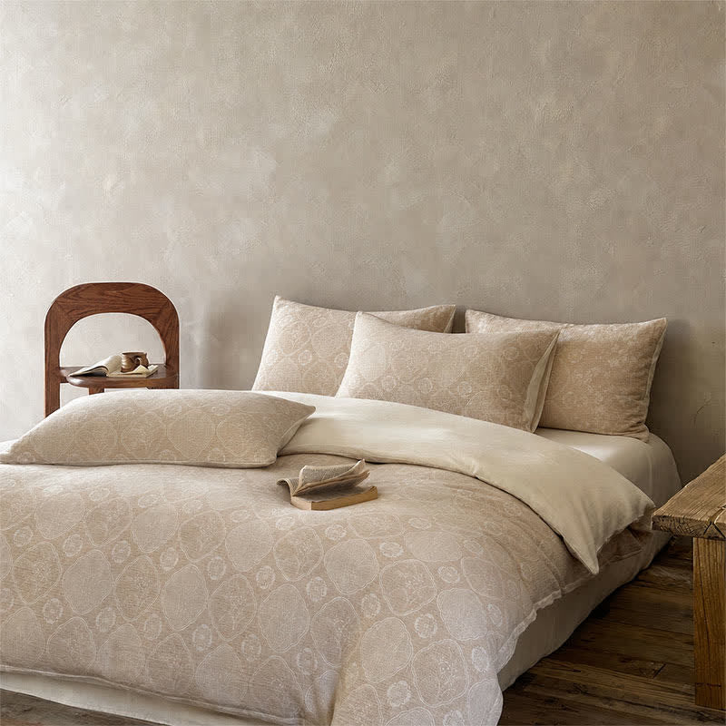 Set di biancheria da letto in cotone jacquard con motivo geometrico floreale color cammello. - image 1