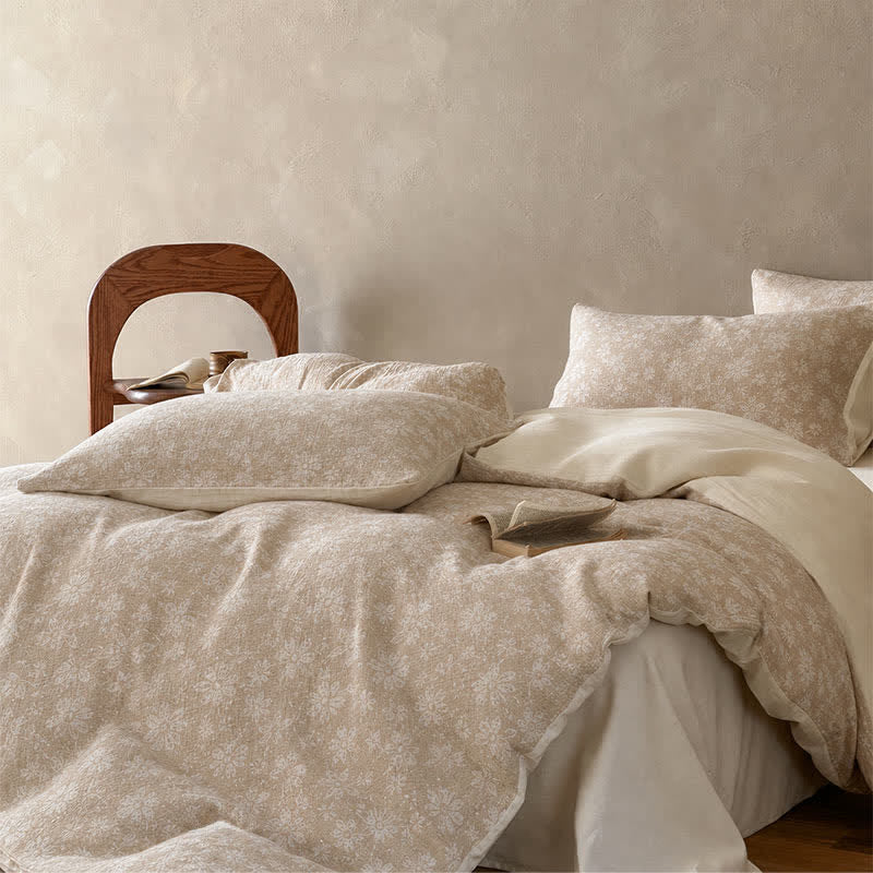 Set di biancheria da letto in cotone jacquard con delicati motivi floreali color cammello. - image 2