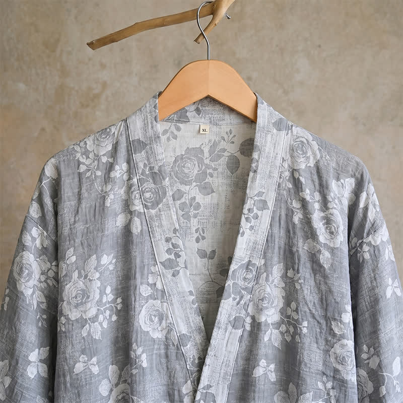 Kimono in cotone con stampa di rose color blu polvere. - image 5