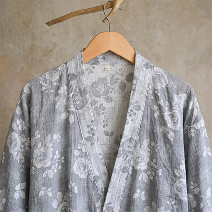 Kimono in cotone con stampa di rose color blu polvere. - image 5