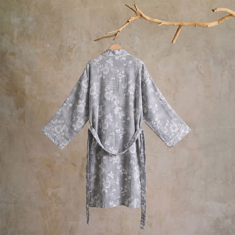 Kimono in cotone con stampa di rose color blu polvere. - image 1